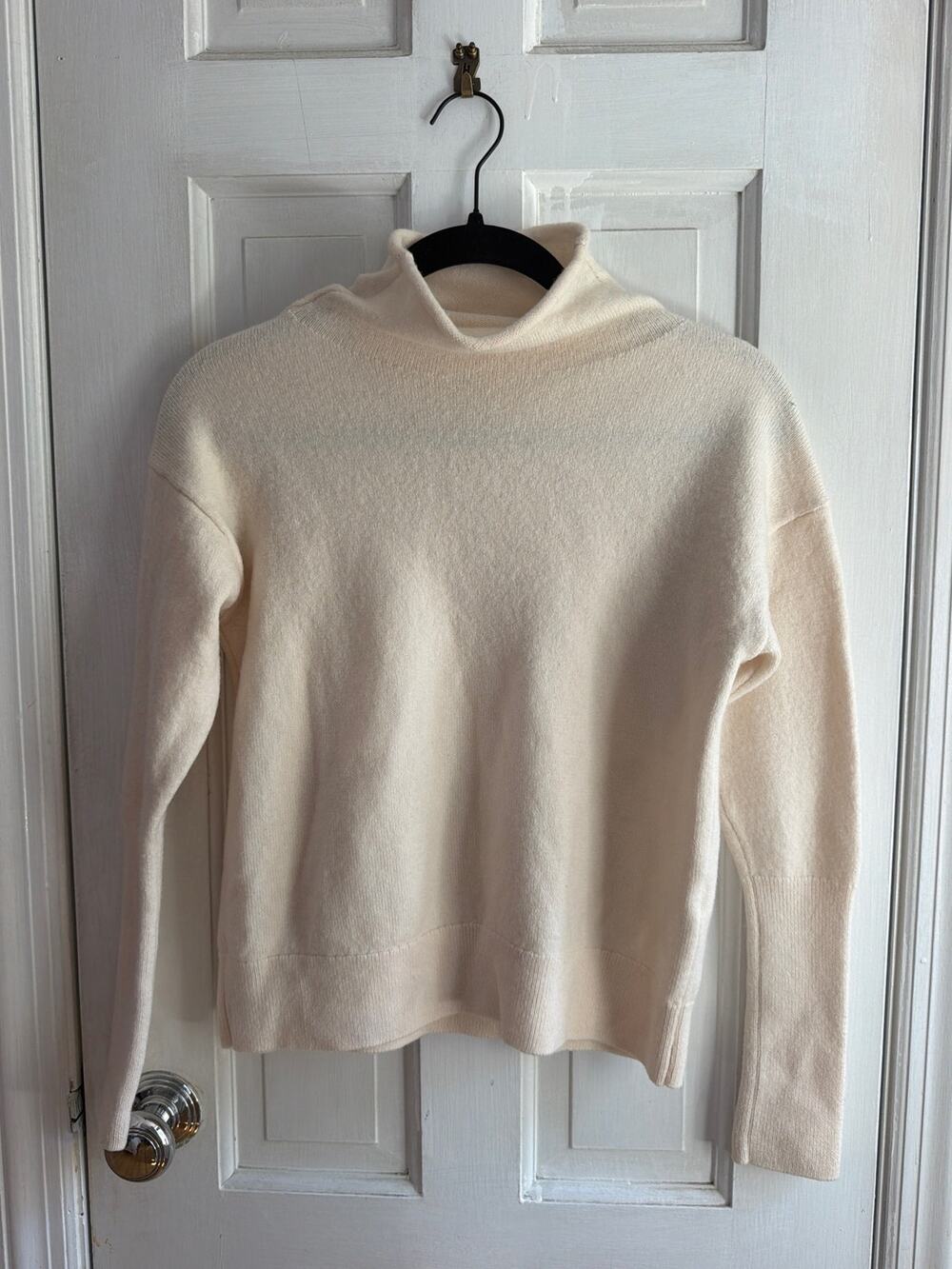 Aritzia Wilfred 100% Merino Wool Mock Neck Knit Sweater Womens Medium Cream